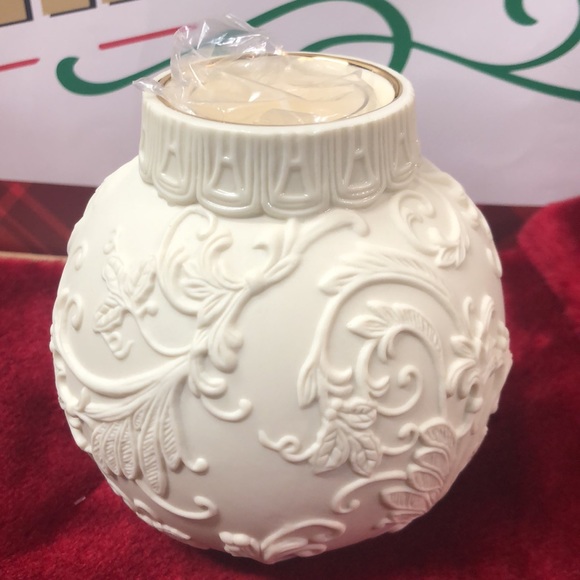 Lenox Ornamental Glow Holly scrollwork votive New in Box - Picture 2 of 3